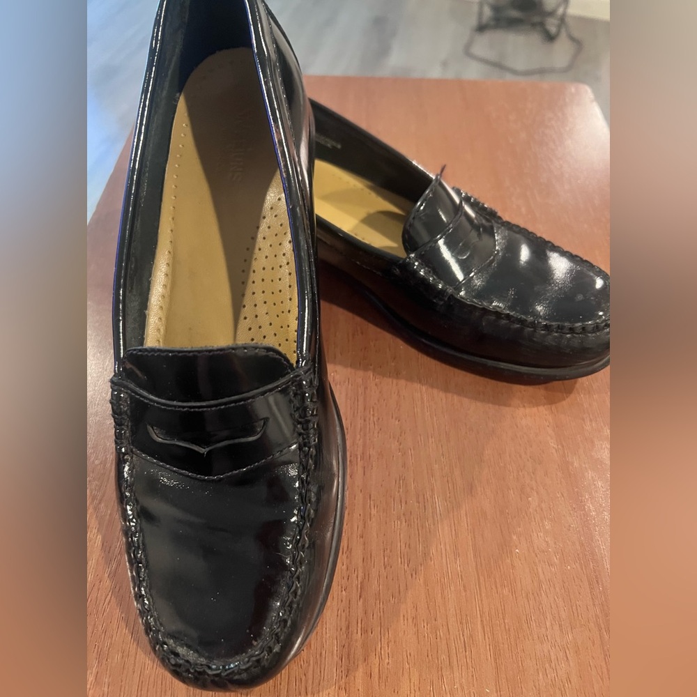 G.H. Bass & Co. Black Patent Penny Loafers Women's 9M